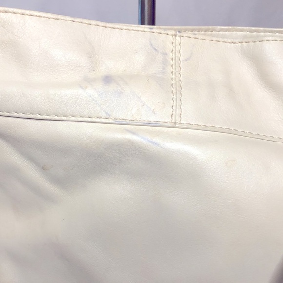 COACH Zoe Ivory colored genuine leather hobo style handbag. Silver hardware. - Picture 5 of 16
